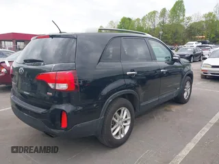 2015 Kia Sorento LX with VIN 5XYKTDA63FG570085, listed as a IAAI auction lot 42031786 with 181,652 mi miles and . Bid and sale history available at DreamBid. Image 4.