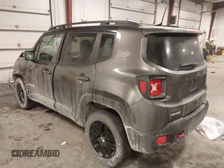 2018 Jeep Renegade Trailhawk with VIN ZACCJBCB7JPG85967, listed as a IAAI auction lot 41611403 with 70,073 mi miles. Bid and sale history available at carsss.com. Image 3.