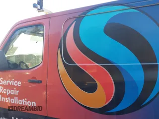 2021 Nissan NV Cargo SV z VIN 1N6BF0KY3MN800985, wystawiony jako IAAI lot #41237984 z przebiegiem 120 472 mil mil oraz . Historia ofert i sprzedaży dostępna na DreamBid. Obrazek 15.