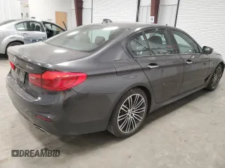 2018 BMW 5 Series 540i xDrive z VIN WBAJE7C57JWC56107, wystawiony jako Copart lot #41665445 z przebiegiem 77 275 mil mil oraz Szkoda całkowita • Salvage title. Historia ofert i sprzedaży dostępna na DreamBid. Obrazek 3.