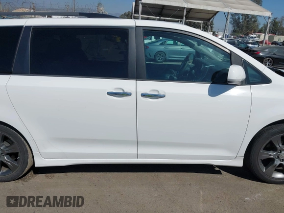 2016 Toyota Sienna SE с VIN 5TDXK3DC0GS702003, выставлен на аукционе IAAI как лот 41957604 с пробегом 41 409 миль миль и . История ставок и продаж доступна на DreamBid. Изображение 14.