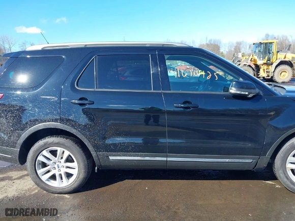 2018 Ford Explorer XLT with VIN 1FM5K8D88JGC89048, listed as a IAAI auction lot 41670425 with 97,498 mi miles. Bid and sale history available at carsss.com. Image 13.