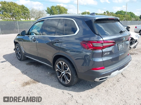 2021 BMW X5 sDrive40i with VIN 5UXCR4C01M9G07906, listed as a IAAI auction lot 41847036 with 16,307 mi miles. Bid and sale history available at carsss.com. Image 3.