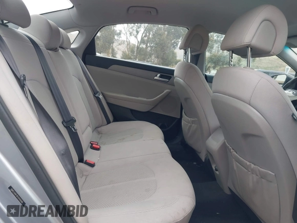 2015 Hyundai Sonata SE z VIN 5NPE24AF4FH245048, wystawiony jako IAAI lot #41774681 z przebiegiem 133 392 mil mil oraz . Historia ofert i sprzedaży dostępna na DreamBid. Obrazek 8.