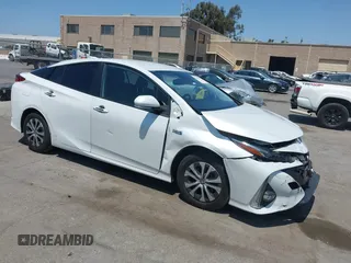 2021 Toyota Prius LE z VIN JTDKAMFP3M3187644, wystawiony jako IAAI lot #42443171 z przebiegiem 126 977 mil mil oraz . Historia ofert i sprzedaży dostępna na DreamBid. Obrazek 1.