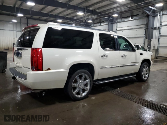 2008 Cadillac Escalade ESV with VIN 1GYFK66888R123602, listed as a Copart auction lot 50430385 with 302,214 mi miles and Clean title. Bid and sale history available at DreamBid. Image 3.