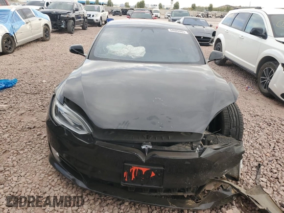 2017 Tesla Model S 60 z VIN 5YJSA1E15HF218686, wystawiony jako Copart lot #44689465 z przebiegiem 101 964 mil mil oraz Szkoda całkowita • Salvage title. Historia ofert i sprzedaży dostępna na DreamBid. Obrazek 5.