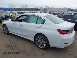 2024 BMW 3 Series 330i xDrive with VIN 3MW89FF04R8E84855, listed as a IAAI auction lot 41318061 with 1,047 mi miles. Bid and sale history available at carsss.com. Image 3.
