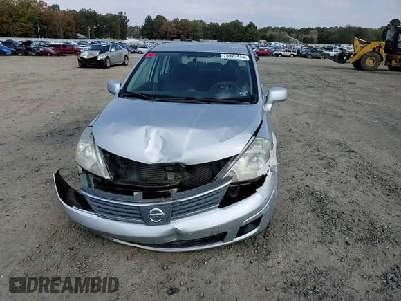 2007 Nissan Versa SL z VIN 3N1BC11EX7L454398, wystawiony jako Copart lot #78073444 z przebiegiem 94 568 mil mil oraz Szkoda całkowita • Salvage title. Historia ofert i sprzedaży dostępna na DreamBid. Obrazek 11.
