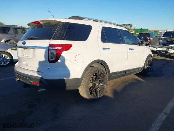 2015 Ford Explorer Limited with VIN 1FM5K7F83FGC25501, listed as a IAAI auction lot 41045180 with 110,230 mi miles. Bid and sale history available at carsss.com. Image 4.