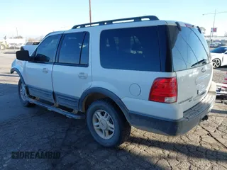 2005 Ford Expedition Special Service with VIN 1FMPU15575LA65295, listed as a IAAI auction lot 41658019 with 200,948 mi miles. Bid and sale history available at carsss.com. Image 3.
