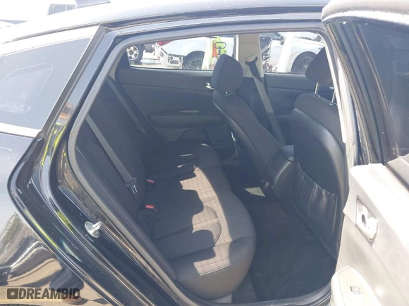 2018 Kia Optima S with VIN 5XXGT4L36JG221671, listed as a IAAI auction lot 41704040 with 136,815 mi miles. Bid and sale history available at carsss.com. Image 8.