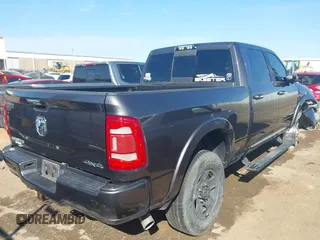 2020 Ram 2500 Laramie z VIN 3C6UR5FL0LG230960, wystawiony jako IAAI lot #42029886 z przebiegiem 61 544 mil mil oraz . Historia ofert i sprzedaży dostępna na DreamBid. Obrazek 4.