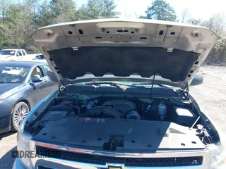 2010 Chevrolet Silverado 1500 LT with VIN 1GCSKSE39AZ179024, listed as a IAAI auction lot 41735447 with 307,082 mi miles. Bid and sale history available at carsss.com. Image 10.