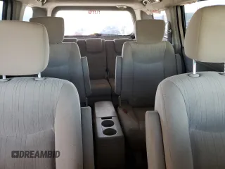 2016 Nissan Quest SV z VIN JN8AE2KP9G9153157, wystawiony jako Copart lot #52781125 z przebiegiem 131 276 mil mil oraz Szkoda całkowita • Salvage title. Historia ofert i sprzedaży dostępna na DreamBid. Obrazek 10.