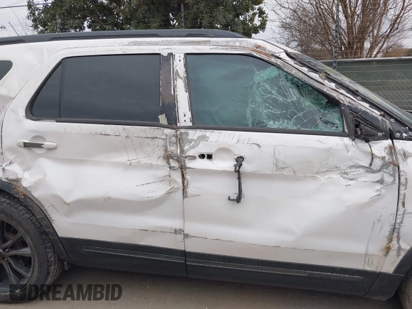 2018 Ford Explorer XLT with VIN 1FM5K7D86JGB29969, listed as a IAAI auction lot 41335917 with 63,253 mi miles and . Bid and sale history available at DreamBid. Image 12.