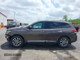 2015 Nissan Pathfinder SL with VIN 5N1AR2MNXFC689849, listed as a IAAI auction lot 42038551 with 165,019 mi miles and . Bid and sale history available at DreamBid. Image 14.