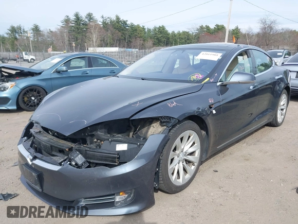 2017 Tesla Model S 100D z VIN 5YJSA1E28HF229836, wystawiony jako IAAI lot #42011901 z przebiegiem 81 012 mil mil oraz . Historia ofert i sprzedaży dostępna na DreamBid. Obrazek 20.