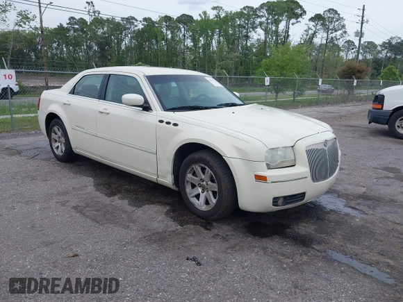 2007 Chrysler 300 Limited with VIN 2C3KA53G77H650272, listed as a IAAI auction lot 41976771 with 186,874 mi miles. Bid and sale history available at carsss.com. Image 1.