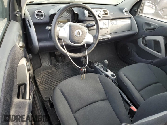 2014 Smart fortwo Pure z VIN WMEEJ3BA0EK757231, wystawiony jako Copart lot #52346105 z przebiegiem 142 976 mil mil oraz Czysty tytuł • Clean title. Historia ofert i sprzedaży dostępna na DreamBid. Obrazek 8.