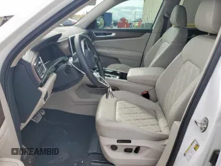 2024 Volkswagen Atlas SEL Premium R-Line z VIN 1V2FR2CA3RC574070, wystawiony jako Copart lot #50787545 z przebiegiem 9 377 mil mil oraz Szkoda całkowita • Salvage title. Historia ofert i sprzedaży dostępna na DreamBid. Obrazek 7.
