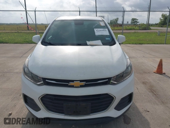 2019 Chevrolet Trax LS with VIN 3GNCJKSB0KL233670, listed as a IAAI auction lot 42161810 with 131,486 mi miles. Bid and sale history available at carsss.com. Image 6.