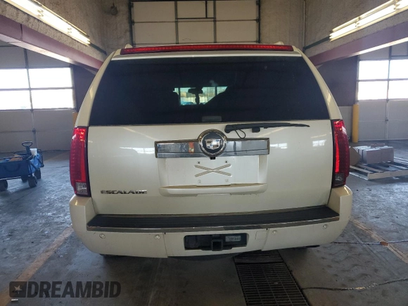 2007 Cadillac Escalade z VIN 1GYEC63847R304577, wystawiony jako Copart lot #45904605 z przebiegiem 153 319 mil mil oraz Szkoda całkowita • Salvage title. Historia ofert i sprzedaży dostępna na DreamBid. Obrazek 6.
