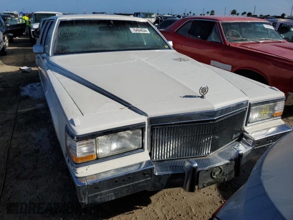 1990 Cadillac Brougham z VIN 1G6DW54Y6LR711203, wystawiony jako Copart lot #76484634 z przebiegiem 121 310 mil mil oraz Nie do naprawy. Historia ofert i sprzedaży dostępna na DreamBid. Obrazek 5.