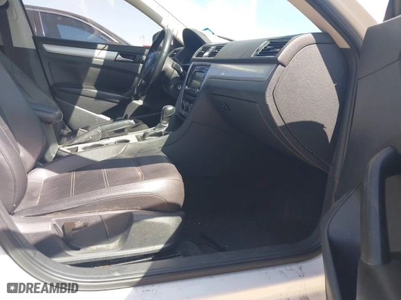 2013 Volkswagen Passat SE with VIN 1VWBP7A35DC086378, listed as a IAAI auction lot 41778741 with 182,726 mi miles. Bid and sale history available at carsss.com. Image 5.