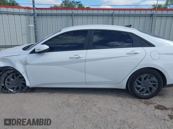 2024 Hyundai Elantra SEL с VIN KMHLM4DG4RU642352, выставлен на аукционе IAAI как лот 42020717 с пробегом 28 515 миль миль и . История ставок и продаж доступна на DreamBid. Изображение 14.
