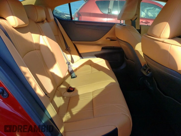2024 Lexus ES 350 Luxury z VIN 58AEZ1B1XRU179116, wystawiony jako Copart lot #52502275 z przebiegiem 7 197 mil mil oraz Szkoda całkowita • Salvage title. Historia ofert i sprzedaży dostępna na DreamBid. Obrazek 10.
