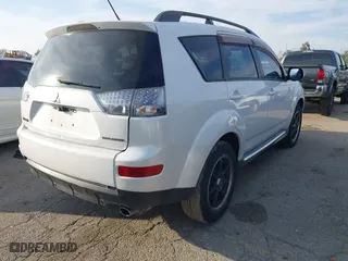 2010 Mitsubishi Outlander SE with VIN JA4AS3AW5AZ009741, listed as a IAAI auction lot 41623843 with 180,184 mi miles. Bid and sale history available at carsss.com. Image 4.