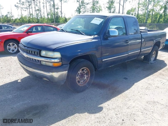 2000 Chevrolet Silverado 2500 LS with VIN 1GCGC29U0YE149496, listed as a IAAI auction lot 41967368 with 282,833 mi miles. Bid and sale history available at carsss.com. Image 2.