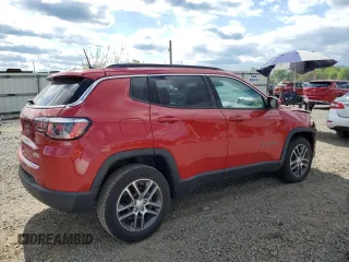 2020 Jeep Compass Latitude z VIN 3C4NJDBB1LT129848, wystawiony jako Copart lot #56048045 z przebiegiem 42 449 mil mil oraz Szkoda całkowita • Salvage title. Historia ofert i sprzedaży dostępna na DreamBid. Obrazek 3.