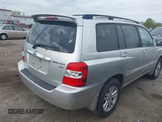 2006 Toyota Highlander z VIN JTEEW21A060020809, wystawiony jako IAAI lot #42147636 z przebiegiem 195 220 mil mil oraz . Historia ofert i sprzedaży dostępna na DreamBid. Obrazek 4.