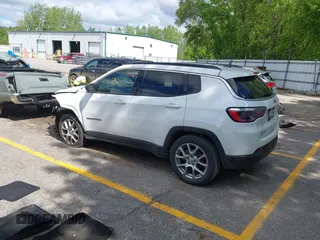 2022 Jeep Compass Latitude Lux with VIN 3C4NJDFB7NT112307, listed as a IAAI auction lot 42330292 with 77,240 mi miles and . Bid and sale history available at DreamBid. Image 3.