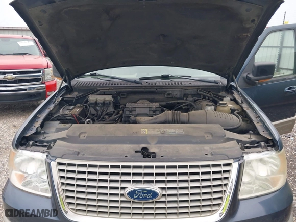 2005 Ford Expedition Eddie Bauer with VIN 1FMFU17525LA87052, listed as a IAAI auction lot 42042940 with 226,105 mi miles. Bid and sale history available at carsss.com. Image 10.