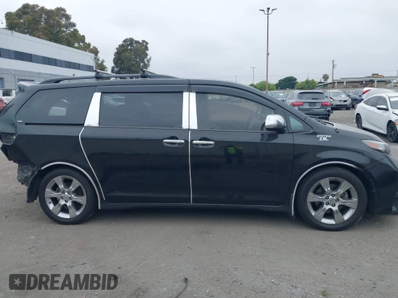 2013 Toyota Sienna SE z VIN 5TDXK3DC3DS405075, wystawiony jako IAAI lot #42127766 z przebiegiem 74 110 mil mil oraz . Historia ofert i sprzedaży dostępna na DreamBid. Obrazek 14.