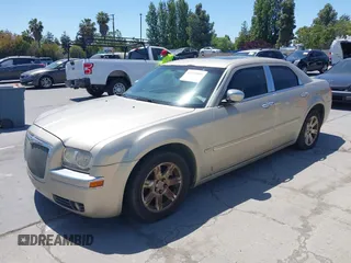 2005 Chrysler 300 Touring z VIN 2C3AA53G05H574466, wystawiony jako IAAI lot #42394595 z przebiegiem Nie podano mil oraz . Historia ofert i sprzedaży dostępna na DreamBid. Obrazek 6.