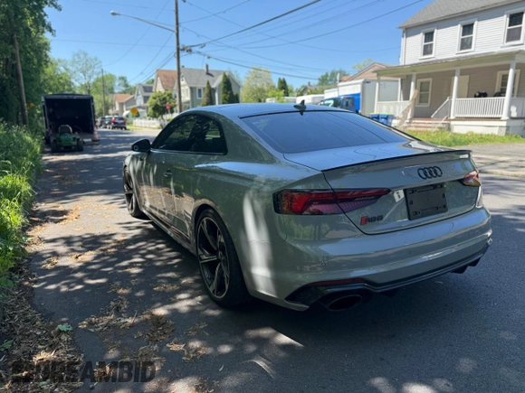 2018 Audi RS 5 z VIN WUAPWAF50JA904659, wystawiony jako Copart lot #57560835 z przebiegiem 88 168 mil mil oraz Tytuł czysty. Historia ofert i sprzedaży dostępna na DreamBid. Obrazek 3.