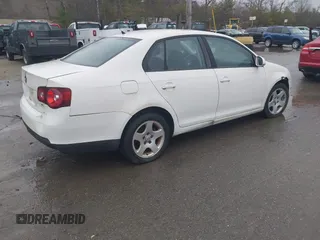 2008 Volkswagen Jetta Sedan S with VIN 3VWJZ71K88M150589, listed as a IAAI auction lot 41987920 with 202,060 mi miles. Bid and sale history available at carsss.com. Image 4.