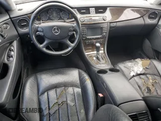 2008 Mercedes-Benz CLS 550 z VIN WDDDJ72X98A131361, wystawiony jako Copart lot #52164835 z przebiegiem 212 709 mil mil oraz Szkoda całkowita • Salvage title. Historia ofert i sprzedaży dostępna na DreamBid. Obrazek 8.