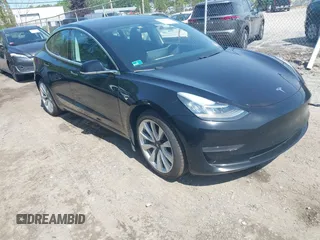 2018 Tesla Model 3 Long Range Battery z VIN 5YJ3E1EB9JF086703, wystawiony jako IAAI lot #42290193 z przebiegiem 46 255 mil mil oraz . Historia ofert i sprzedaży dostępna na DreamBid. Obrazek 1.