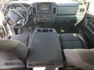 2022 Nissan Titan SV z VIN 1N6AA1FA8NN106193, wystawiony jako Copart lot #56479285 z przebiegiem 27 443 mil mil oraz Szkoda całkowita • Salvage title. Historia ofert i sprzedaży dostępna na DreamBid. Obrazek 8.