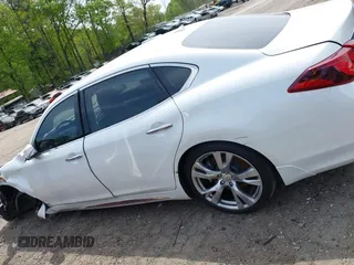 2018 Infiniti Q70 Luxe z VIN JN1BY1PP7JM330399, wystawiony jako IAAI lot #42028103 z przebiegiem 95 527 mil mil oraz . Historia ofert i sprzedaży dostępna na DreamBid. Obrazek 14.