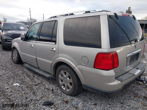 2006 Lincoln Navigator Luxury with VIN 5LMFU27586LJ09074, listed as a IAAI auction lot 41566105 with 266,395 mi miles. Bid and sale history available at carsss.com. Image 3.