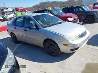 2006 Ford Focus S with VIN 1FAHP34N56W197930, listed as a IAAI auction lot 41842290 with 269,935 mi miles and . Bid and sale history available at carsss.com. Image 1.