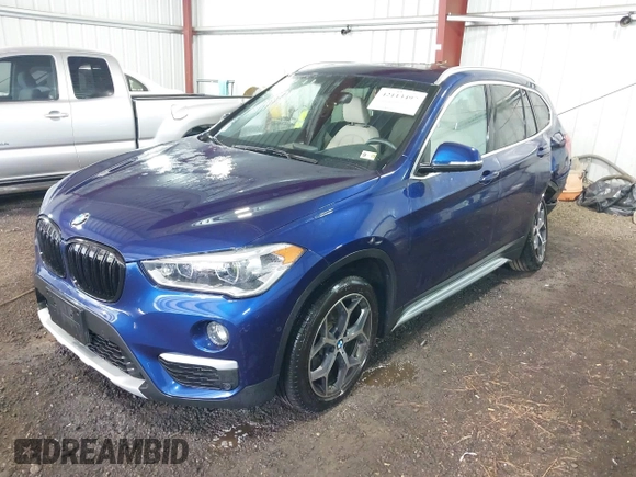 2019 BMW X1 xDrive28i z VIN WBXHT3C56K3H34720, wystawiony jako IAAI lot #42113497 z przebiegiem 64 906 mil mil oraz . Historia ofert i sprzedaży dostępna na DreamBid. Obrazek 2.