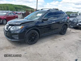 2017 Nissan Rogue SV z VIN 5N1AT2MV8HC814058, wystawiony jako IAAI lot #42200550 z przebiegiem 118 175 mil mil oraz . Historia ofert i sprzedaży dostępna na DreamBid. Obrazek 2.