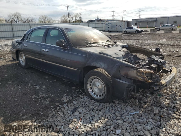 1999 Lincoln Town Car Executive z VIN 1LNHM81W0XY644873, wystawiony jako Copart lot #52865095 z przebiegiem Nie podano mil oraz Szkoda całkowita • Salvage title. Historia ofert i sprzedaży dostępna na DreamBid. Obrazek 4.